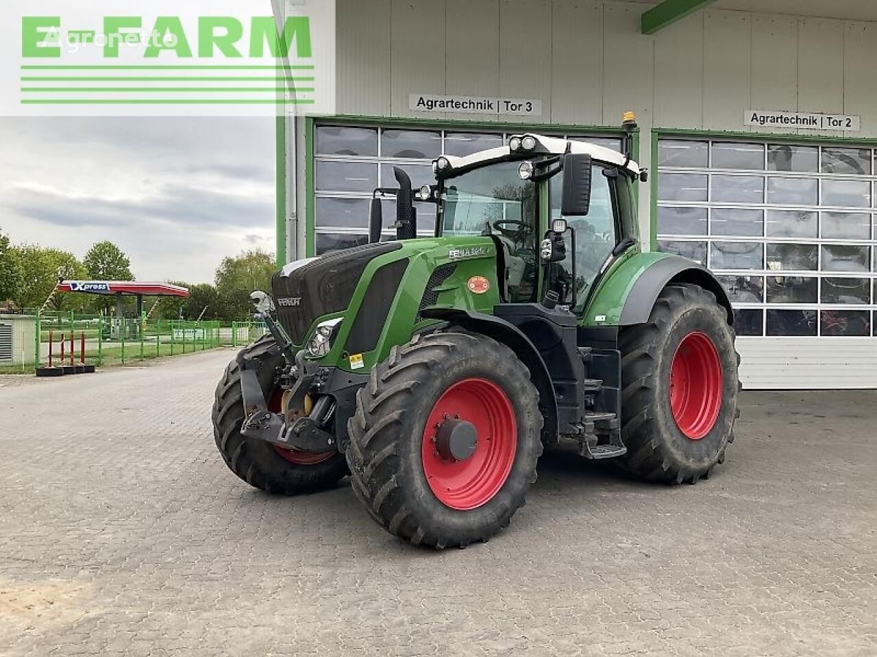 trattore gommato Fendt 826 vario s4